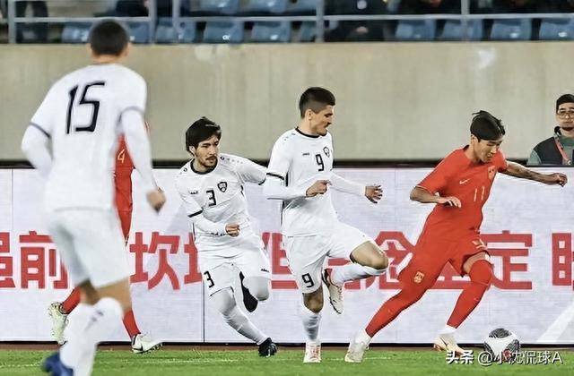 3-1！国足决战泰国降维打击，坚持传控，接近世界杯，韦世豪亮剑