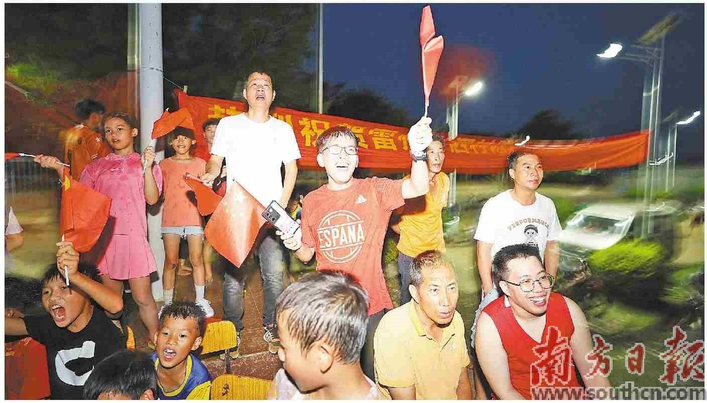 “雷州玫瑰”绽放,世界杯直播赛场