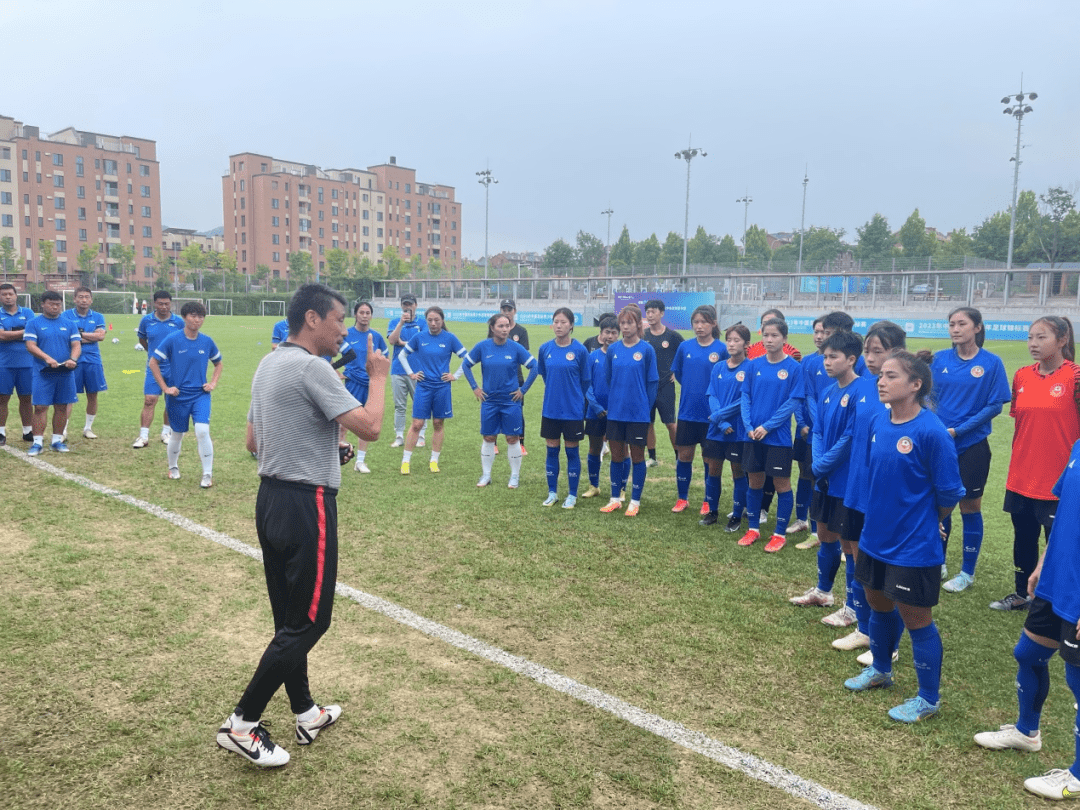 青岛西海岸女足参加第四期亚足联/中国足协A级教练员培训班讲师示范课