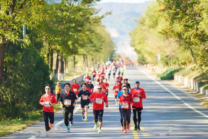 北京延庆举办首届龙形半马 促进体育赛事与文旅相结合体育赛事！体育赛事