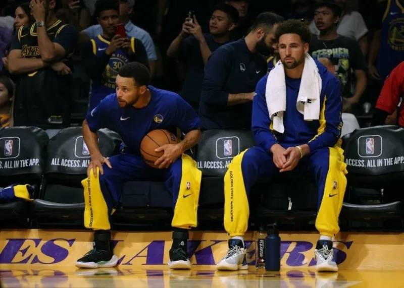 NBA热搜｜字母哥等4人续约 纳斯给哈登发短信 威少目标大三双NBA！NBA