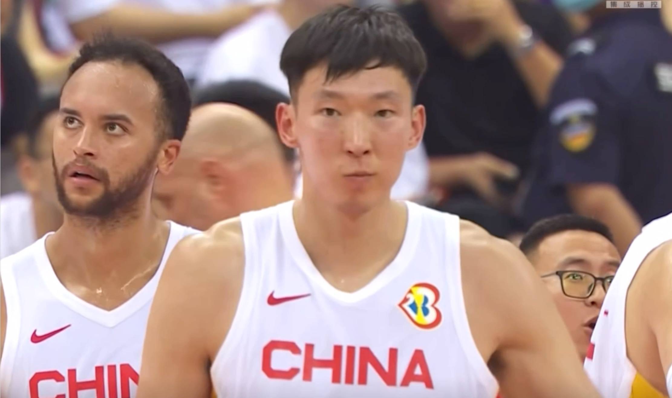 NBA后卫传给NBA锋线NBA，中国男篮怎么防？镜头马上给到姚明与杜锋！NBA