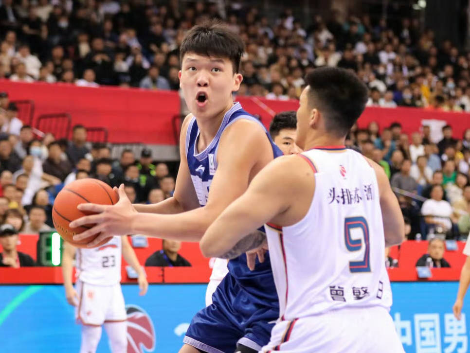 打爆法尔！完胜姚明！男篮“新内线”稳进NBANBA，近10年内最强中锋！NBA