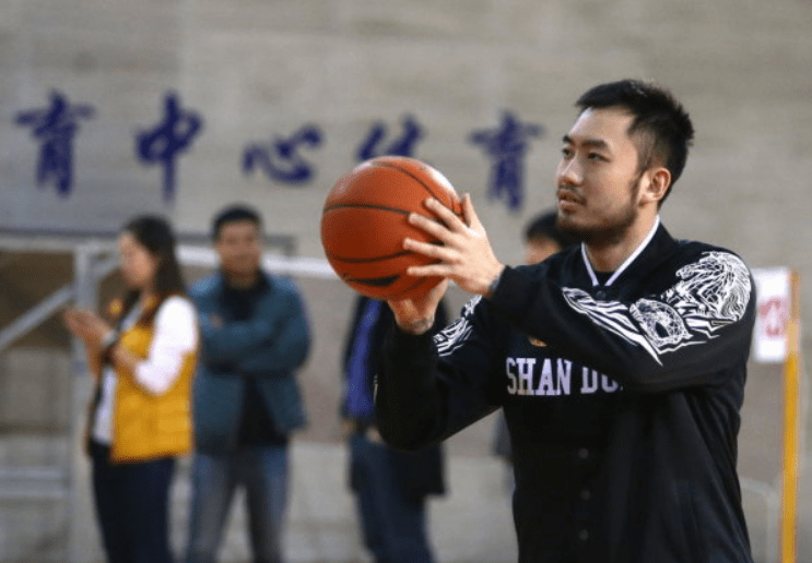 愈挫愈勇？睢冉不后悔当经纪人：想自己培养NBA队员 骂我是好事NBA！NBA