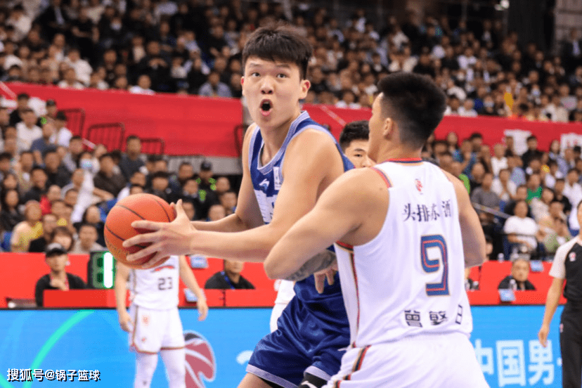 华丽劈扣+钉板大帽NBA！小约基奇秀懵前NBA中锋 连续两双起点超姚明！NBA