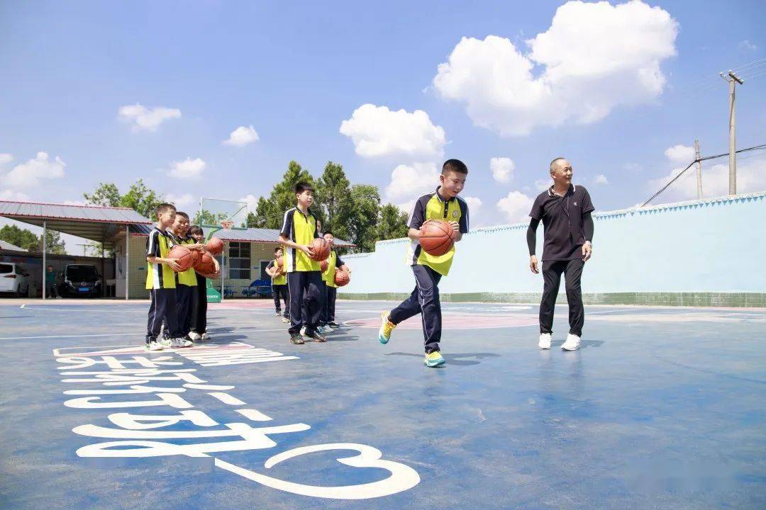 NBA传奇球星罗伯特·霍里来简阳啦NBA！！NBA