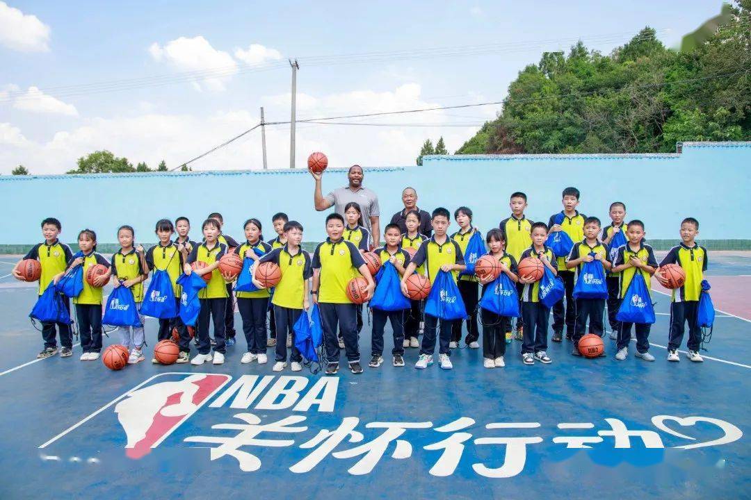 NBA传奇球星罗伯特·霍里来简阳啦NBA！！NBA