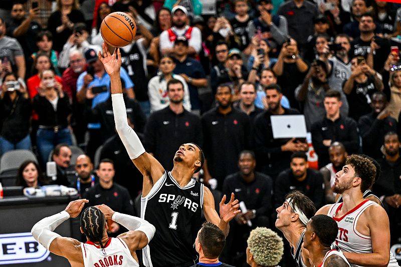 NBA丨文班亚马临危救主 两战奠定核心地位文班亚马！文班亚马