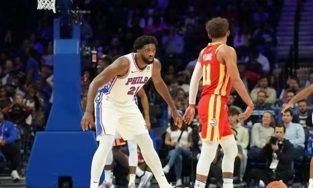 NBA季前赛76人大逆转老鹰老鹰，恩比德首秀低迷12中3轰21+5！老鹰