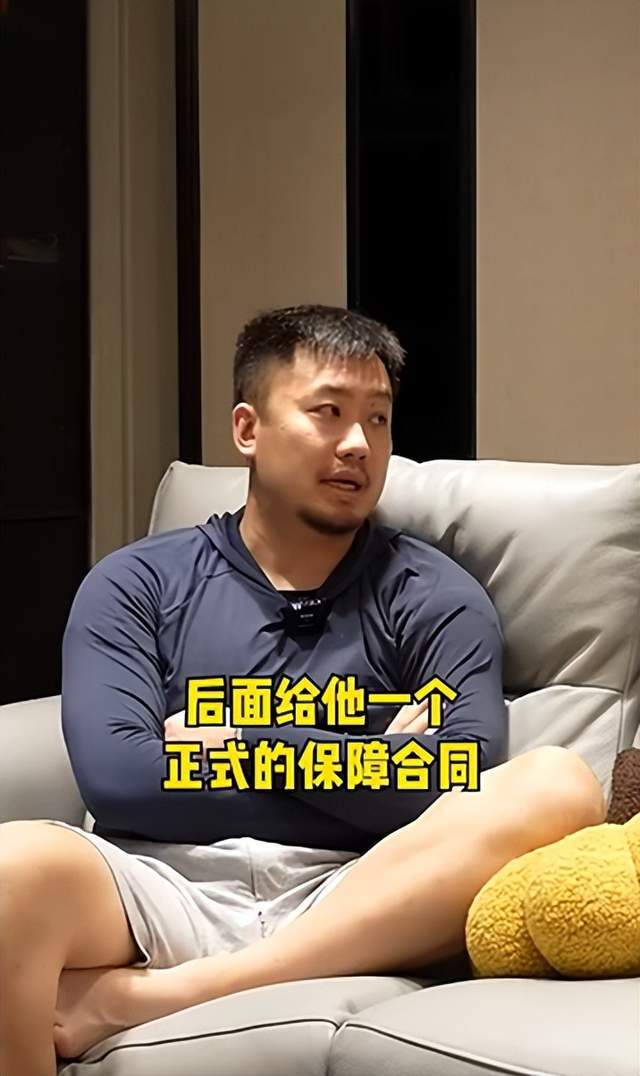 睢冉:小丁试训篮网队打爆了丁威迪 当时篮网队小牛抢着要签他篮网队！篮网队