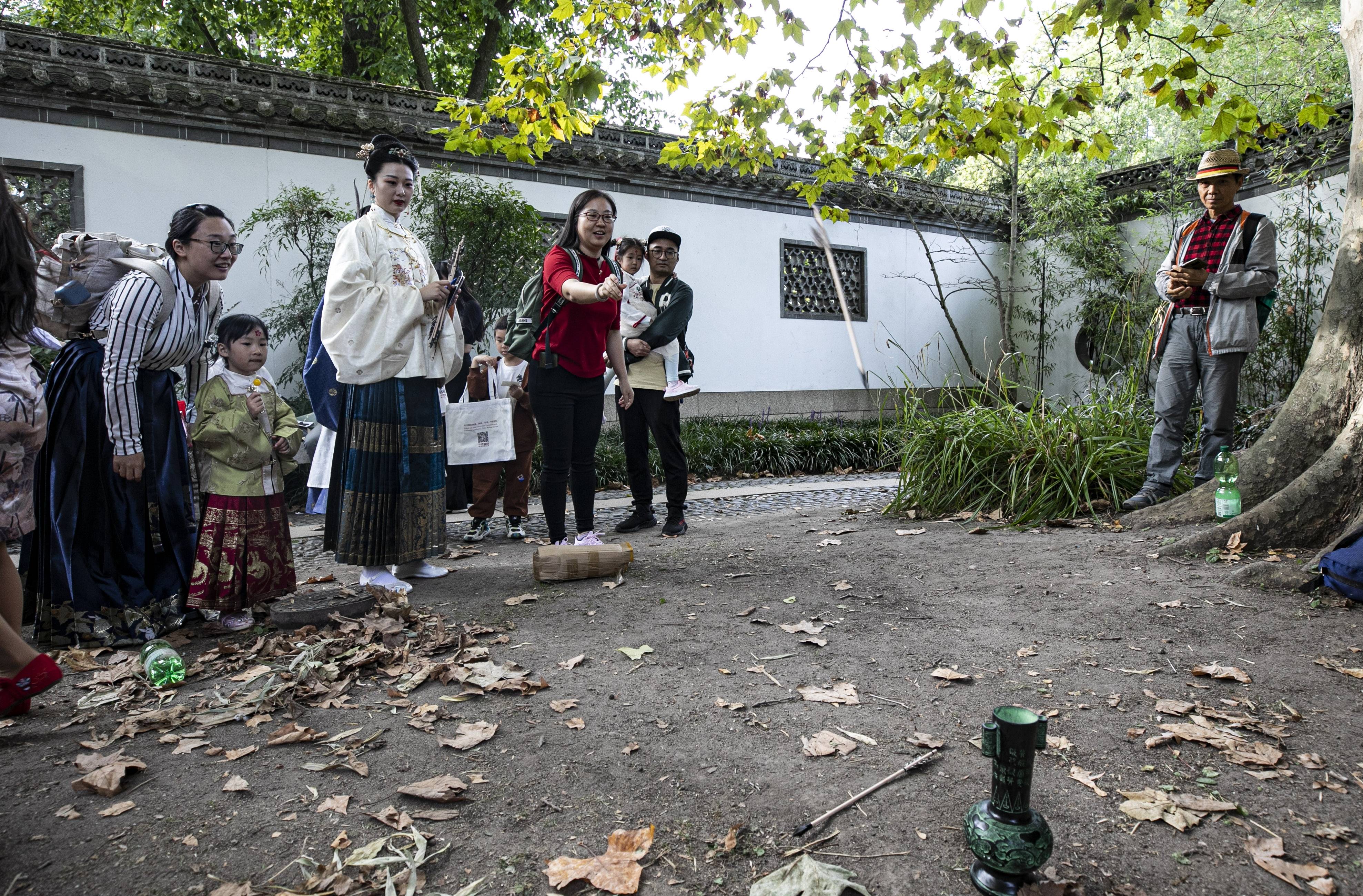 （国际）德国法兰克福举行汉服游园会庆“双节”法兰克福！法兰克福