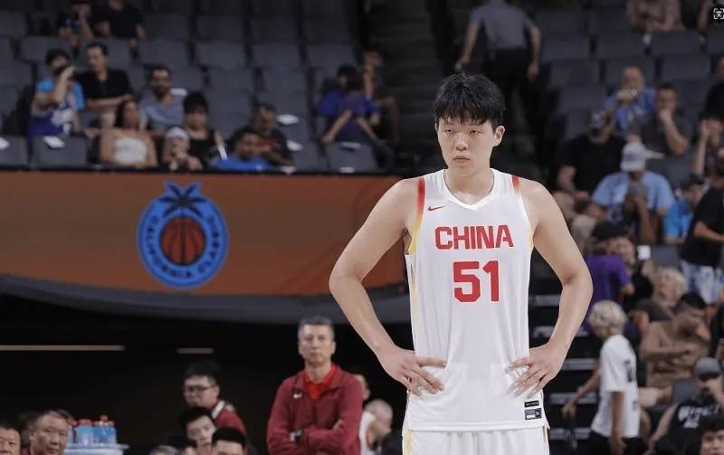 NBA早报｜ 杜兰特谈詹库关系 库里6三分美国大胜 中国男篮惨败