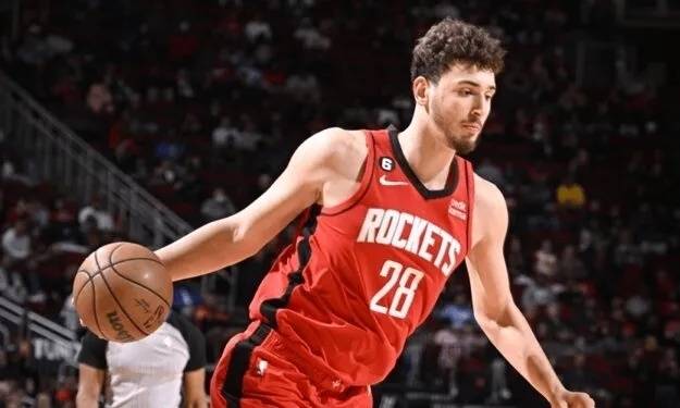 NBA一夜动态｜布朗尼鼓励队友 21届4人合同9亿 威少告别快船