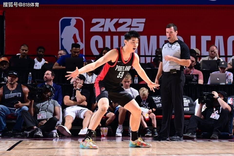 李群：崔永熙回国治疗跟腱8月返美 继续争取NBA双向合同