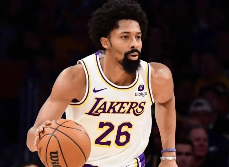 NBA一夜动态｜詹姆斯绝杀德国 丁威迪重返老东家 马刺争夺马卡