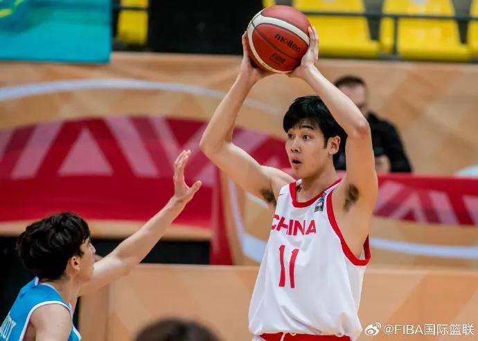 中国男篮金牌没了！半决赛15投砸出11铁！人家未来能打NBA……